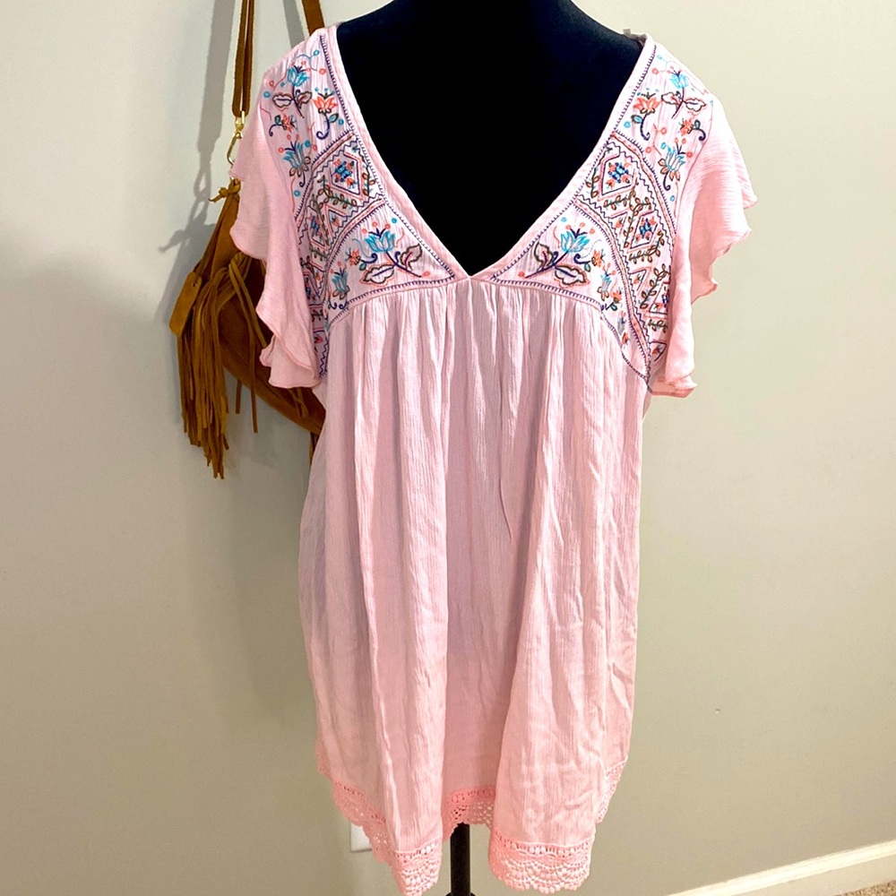 NWT Boho Embroidered Flowy Flutter Short Sleeve Blouse in Pink